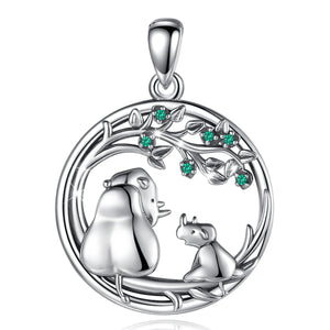 Nashorn Mutter & Kind Anhänger – 925 Sterling Silber mit grünem Zirkonia