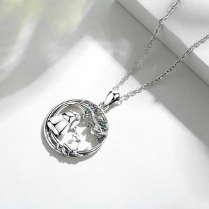 Nashorn Mutter & Kind Anhänger – 925 Sterling Silber mit grünem Zirkonia