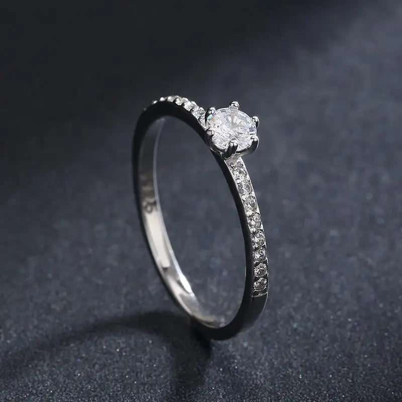 Klassik-Ring – 925 Silber, weißer Moissanit, 4,5 mm Rundschliff