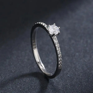 Klassik-Ring – 925 Silber, weißer Moissanit, 4,5 mm Rundschliff