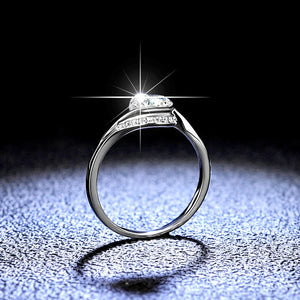 Twist-Ring – 925 Silber, Moissanit 1 CT, gedrehtes Banddesign